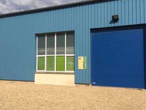 Location local d''activites 350 m² non divisibles