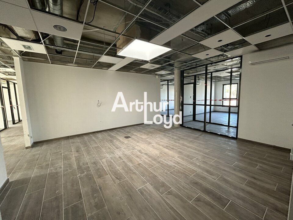 Location bâtiment mixte neuf 1252 m² divisible dès 275 m² - Fréjus Capitou