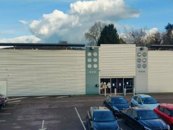 Location local commercial 1013 m² divisibles à partir de 500 m²