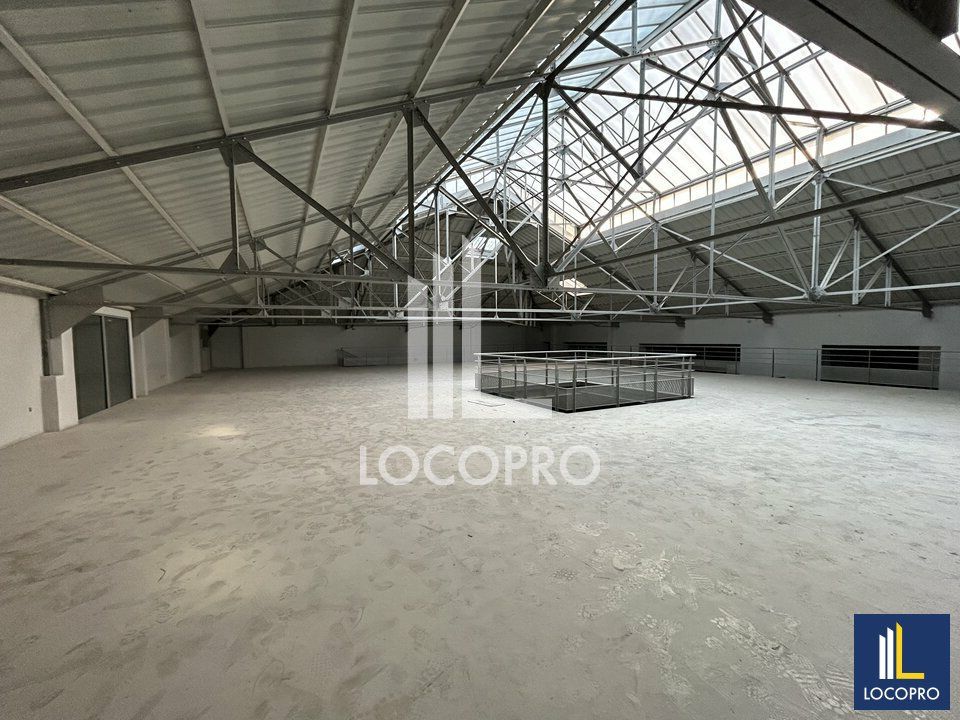 Vente local commercial 2000 m² non divisibles
