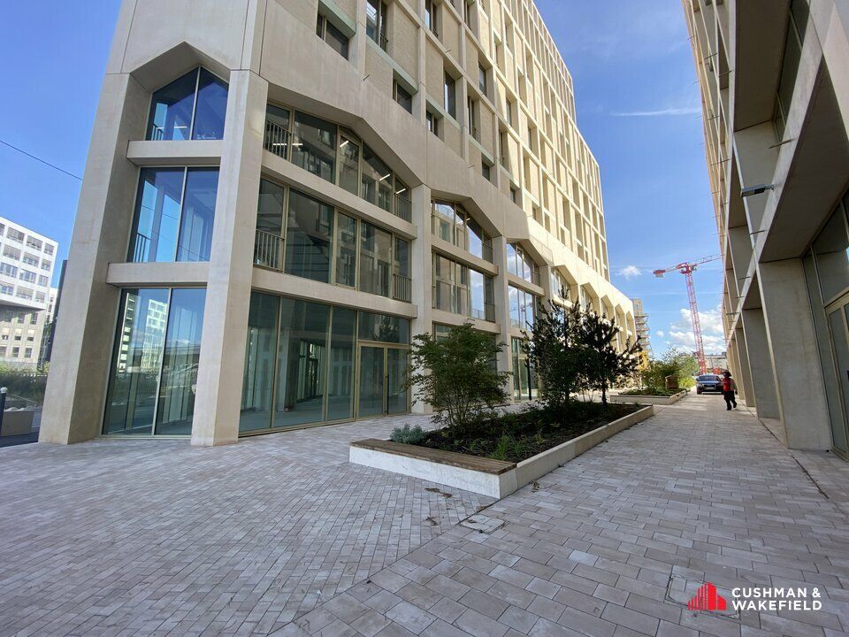 BORDEAUX LOCAUX COMMERCIAUX NEUFS A LOUER AU COEUR DU QUARTIER EURATLANTIQUE