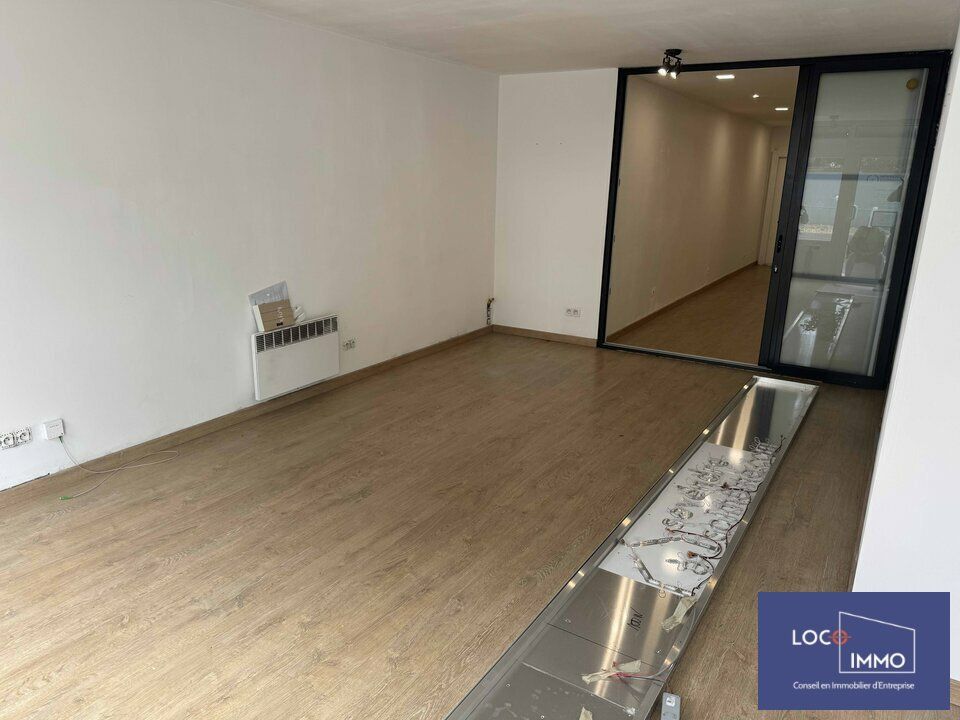 Location local commercial 65 m² non divisibles