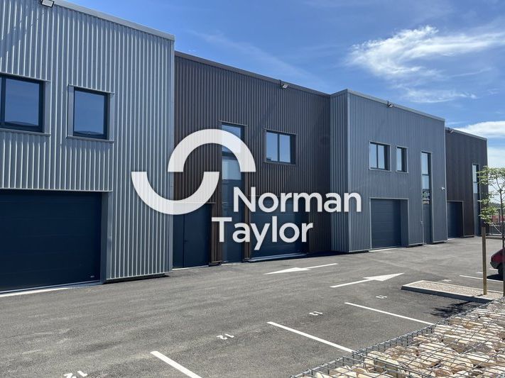 Vente local d''activites 1601 m² divisibles à partir de 150.52 m²