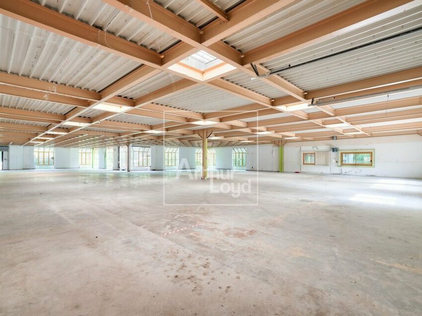 Location local d''activites 763 m² non divisibles
