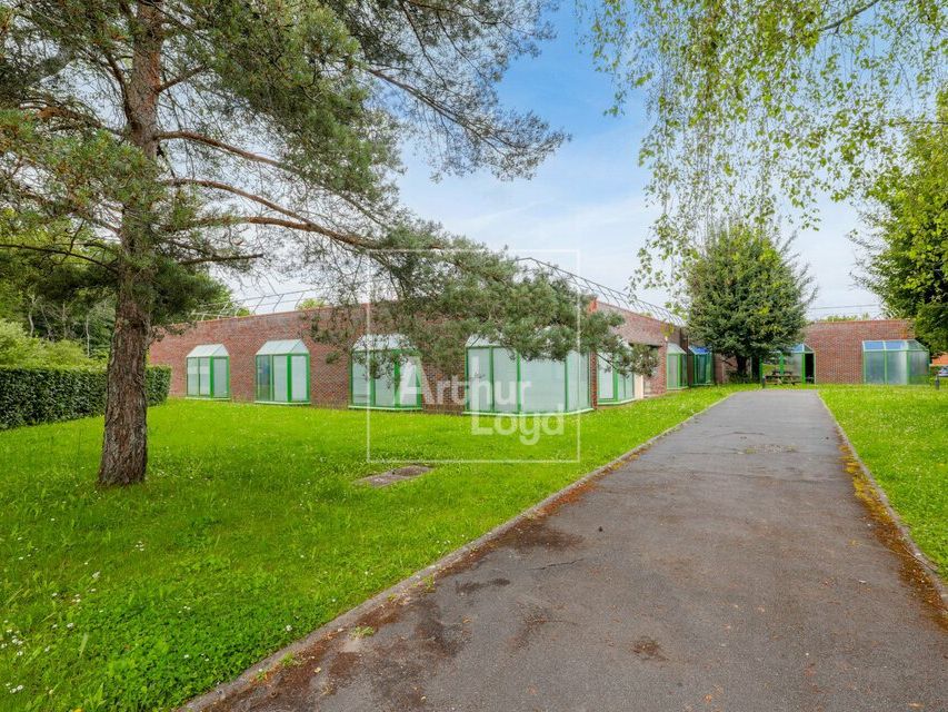 Location local d''activites 1526 m² divisibles à partir de 763 m²