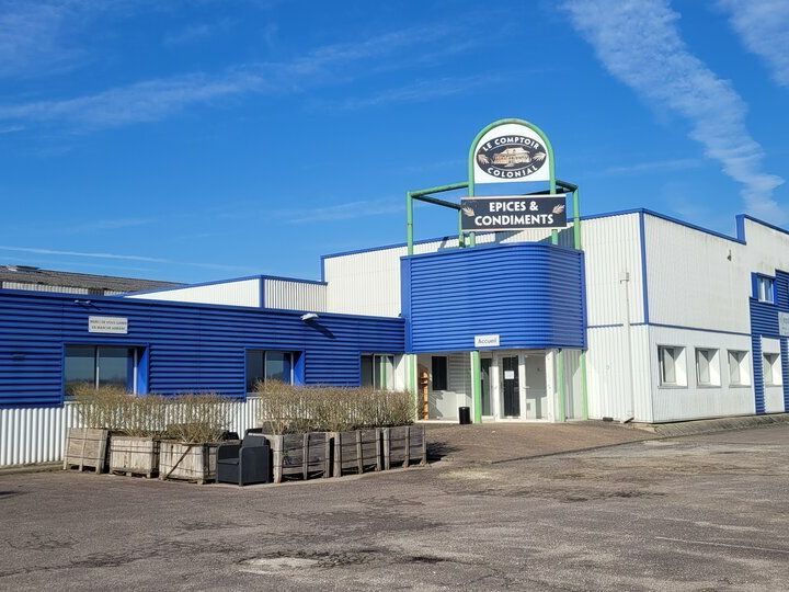 Location local d''activites 3300 m² non divisibles