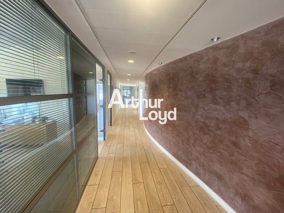 Location bureaux 330 m² divisibles à partir de 200 m²