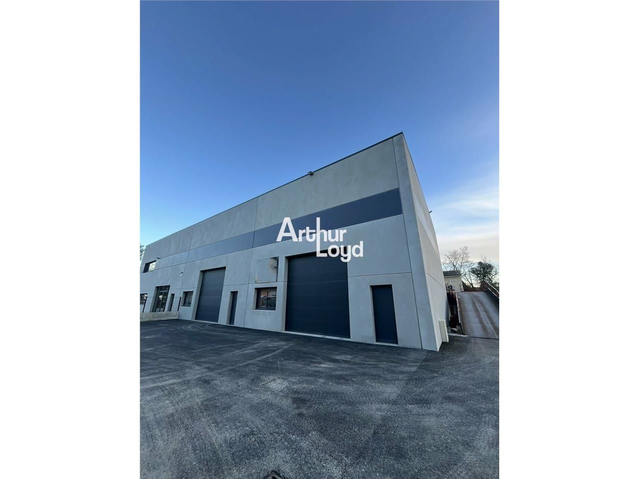 Location local d''activites 166 m² non divisibles