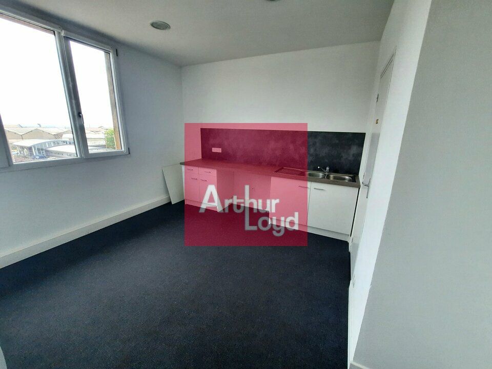 CLERMONT-FERRAND A LOUER BUREAUX  42  M²