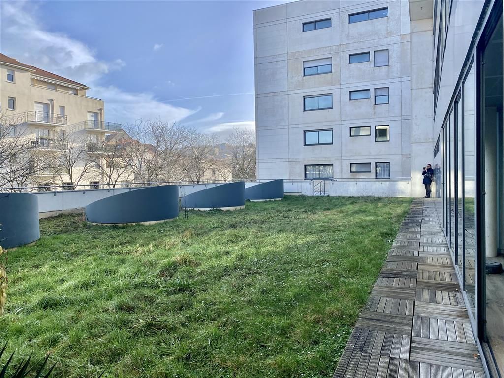 Vente bureaux 639 m² divisibles à partir de 307 m²