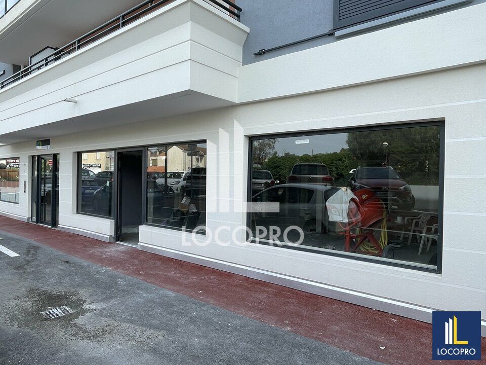 Location local commercial 53.6 m² non divisibles