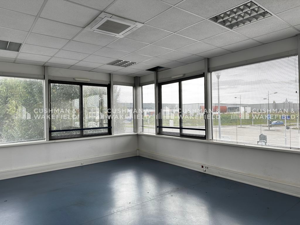 Location bureaux 1933 m² non divisibles