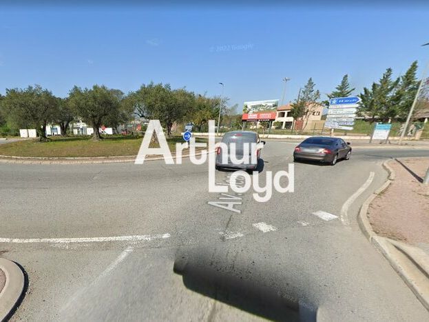 Location local commercial 1700 m² divisibles à partir de 155 m²