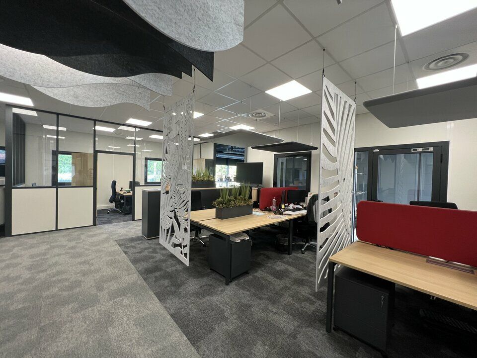 LORIOL/DRÔME, emplacement n°1, à vendre, Bâtiment de bureaux récent - Stockage - Show-room - Belles prestations - Parking