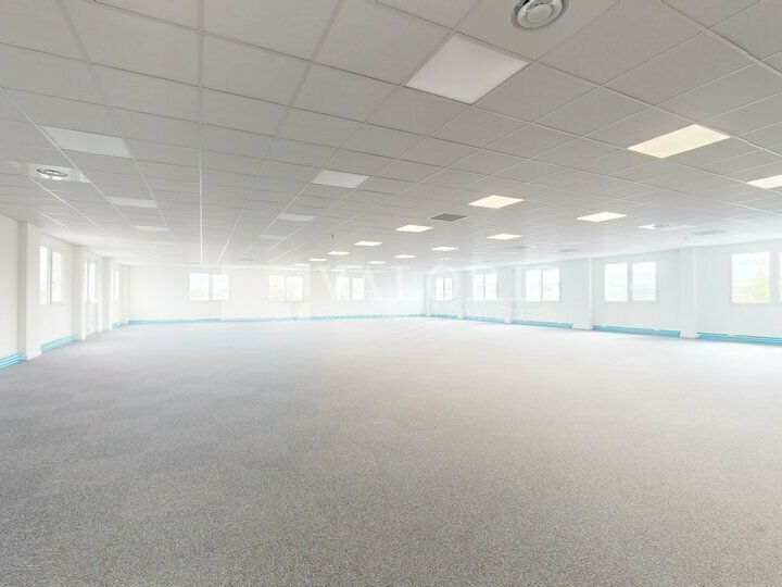 Au cœur du Parc du Chêne, Valoris Real Estate vous propose plusieurs surfaces de bureaux à partir de 349 m², au sein d'un immeuble récemment réhabilité et agrandi, alliant confort, performance énergétique et modernité.
