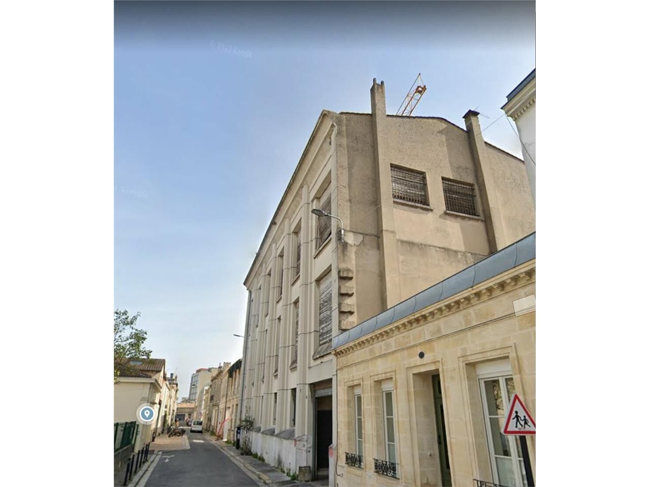 A Bordeaux, bureaux d'une surface de 1 052 m² à réhabiliter proposé à la location