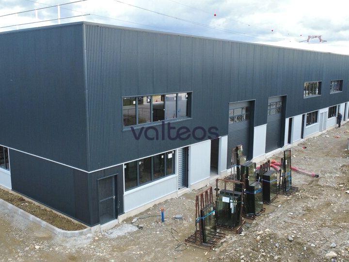 Vente local d''activites 302 m² non divisibles