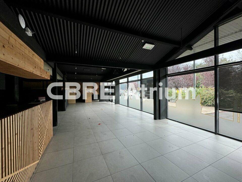 Location local commercial 385 m² non divisibles