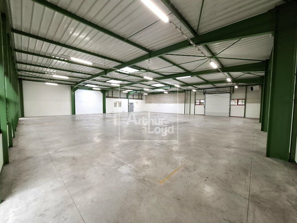 Location local d''activites 556 m² non divisibles