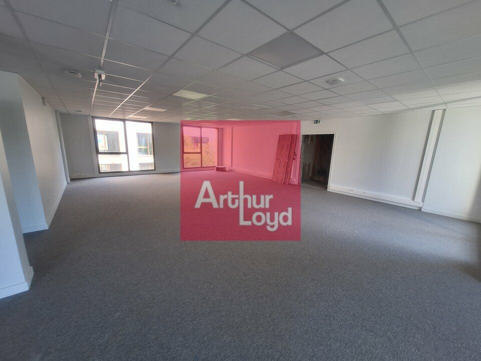 CLERMONT-FERRAND LA PARDIEU  A LOUER BUREAUX 649 m² 