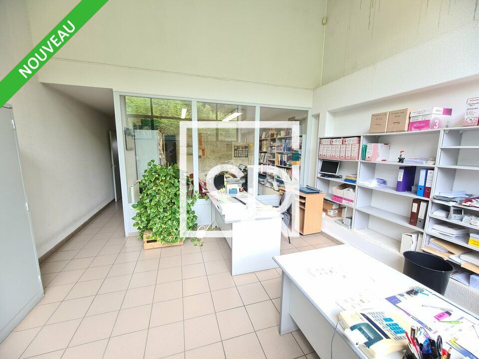 EMPLACEMENT N°1 - LOCATION ENTREPOT OU COMMERCIAL AVEC BUREAUX – 63300 THIERS