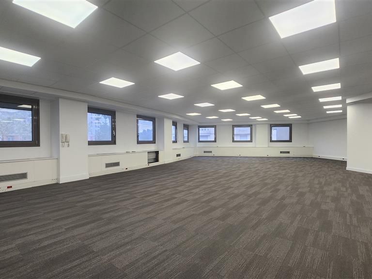 Location Bureaux 201 m² non divisibles