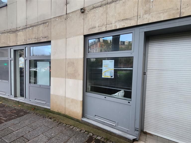 Location local commercial 163 m² non divisibles