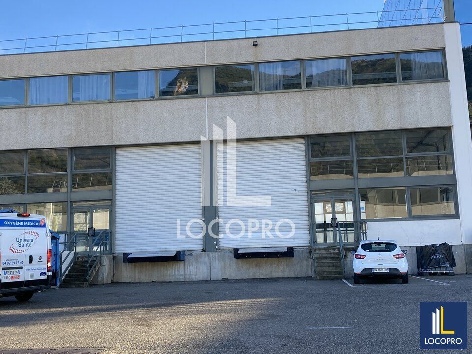 Zi Carros local d'activités 1970m2