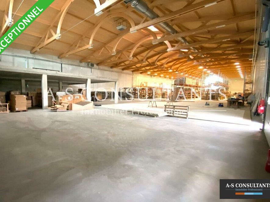 Location entrepot 1200 m² non divisibles