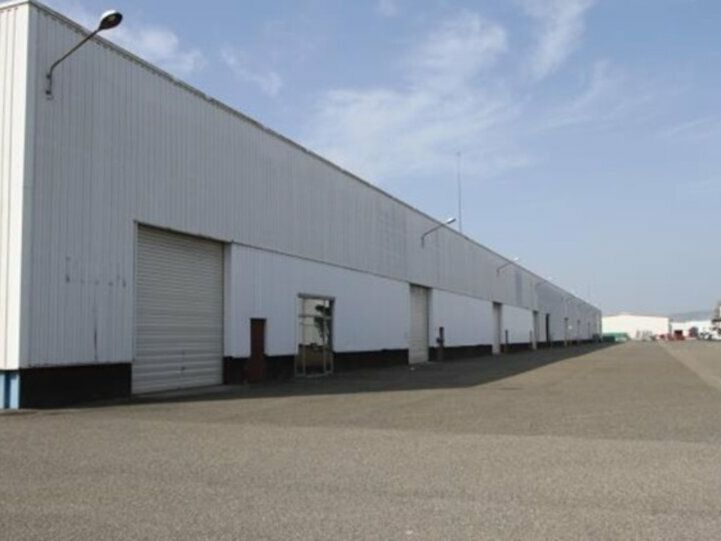 Location entrepot 1208 m² non divisibles