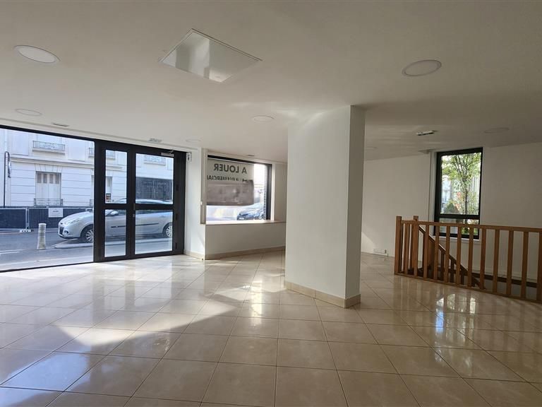 Location local commercial 79 m² non divisibles
