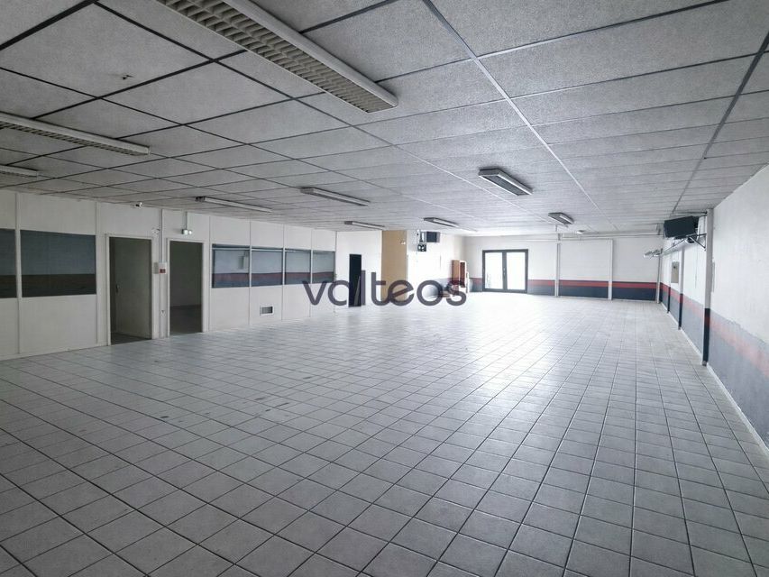  Local d'activités / Entrepôt, 400 m²