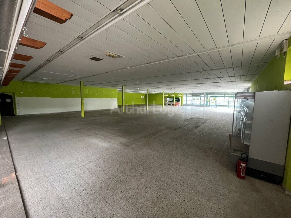 LOCAL COMMERCIAL de 1352m² à LOUER
