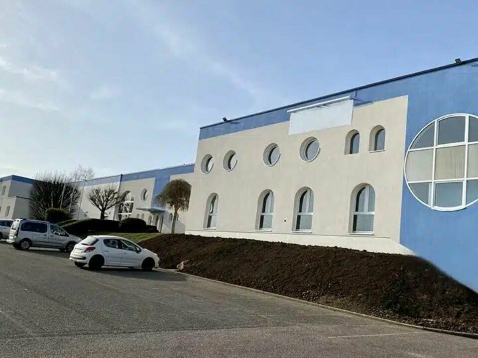 Location entrepot 1263 m² non divisibles