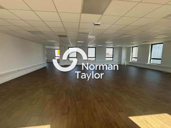 Location bureaux 690 m² divisibles à partir de 148 m²