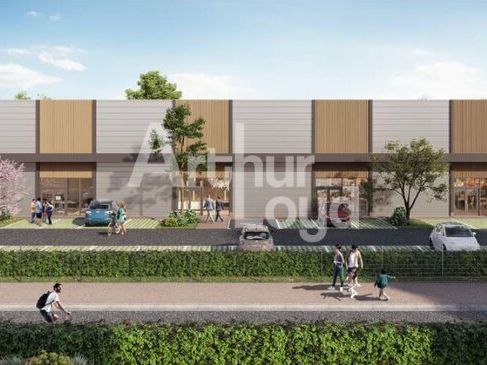 Vente local d''activites 2325 m² divisibles à partir de 125 m²