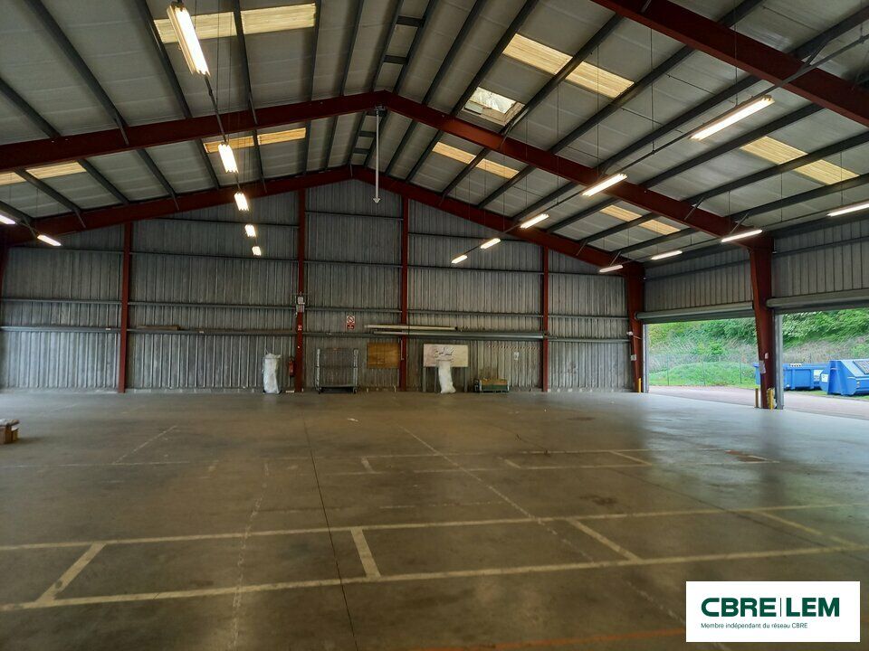 Location local d''activites 874 m² non divisibles