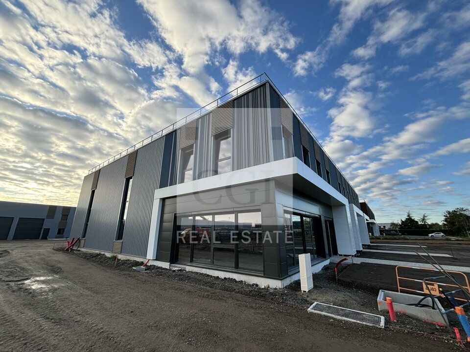 Vente local d''activites 493 m² divisibles à partir de 163 m²