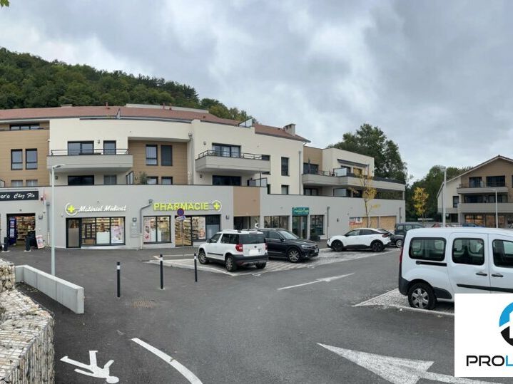 Location local commercial 165 m² non divisibles
