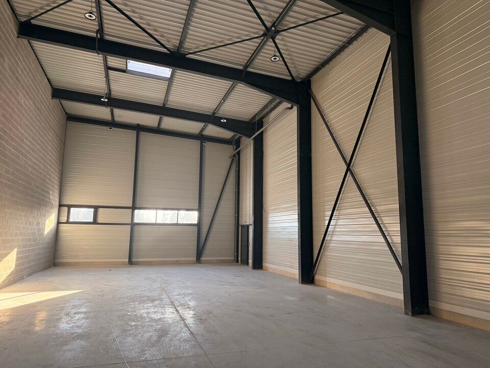 Location local d''activites 597 m² non divisibles
