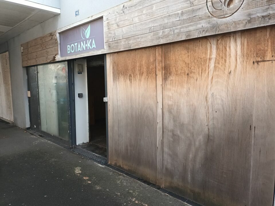 Location local commercial 159 m² non divisibles