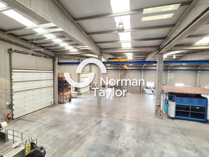 Location local d''activites 1400 m² non divisibles