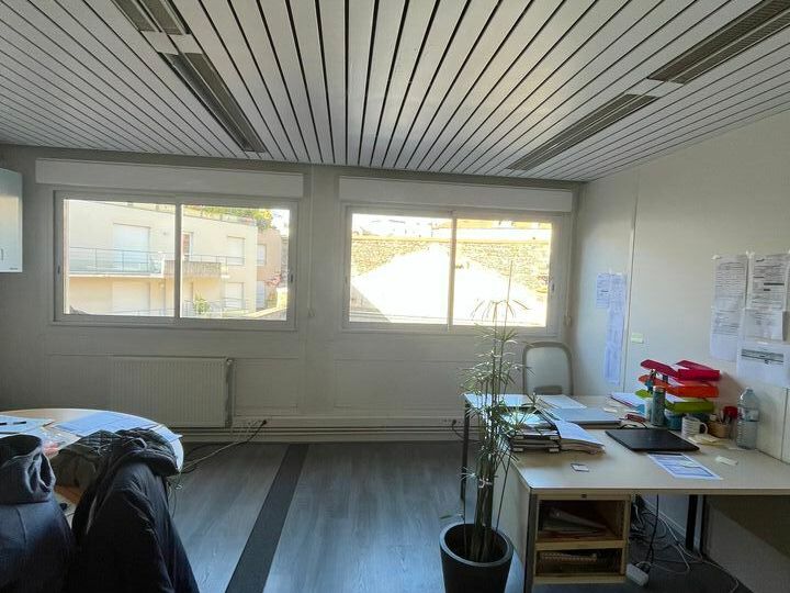 172 m² de bureaux à LOUER R+1 (non PMR) Salins - 6 parkings