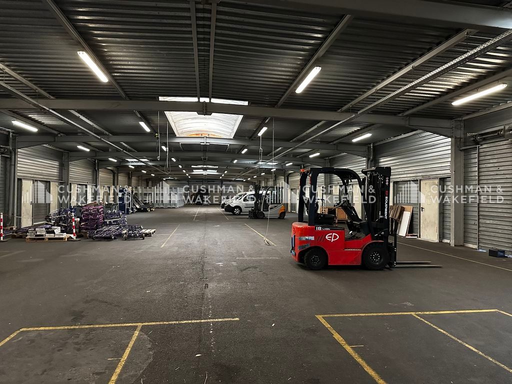 Location entrepôt 1950 m² non divisibles