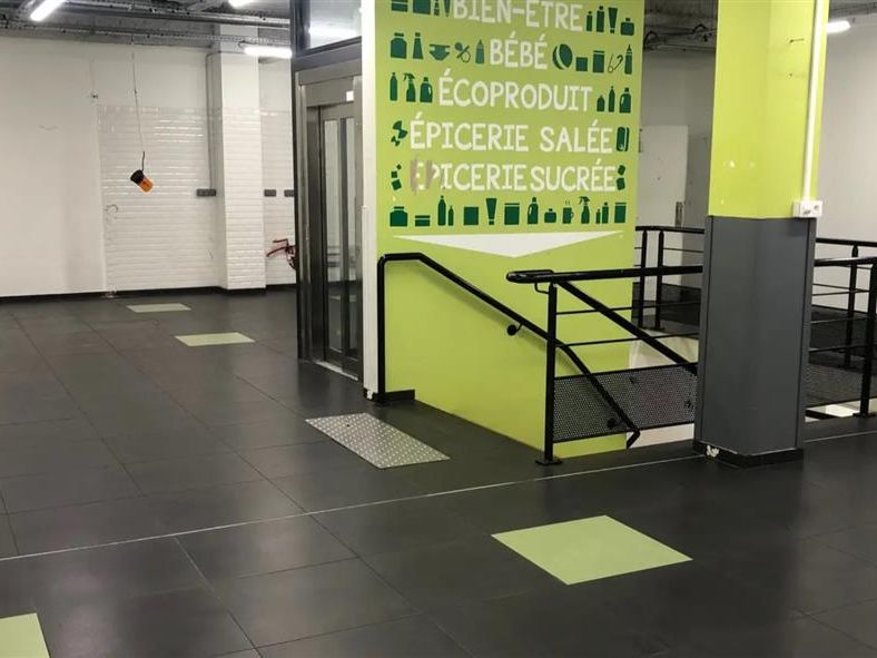 Location local commercial 327 m² non divisibles