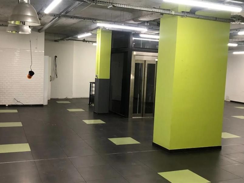 Location local commercial 327 m² non divisibles