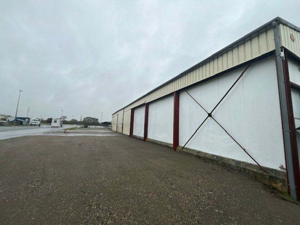 RETHEL - Local de stockage de 350 m² env.