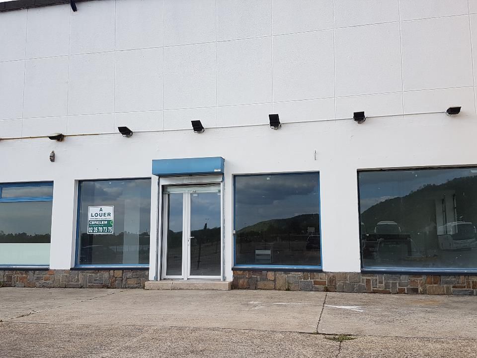 Location local d''activites 900 m² non divisibles