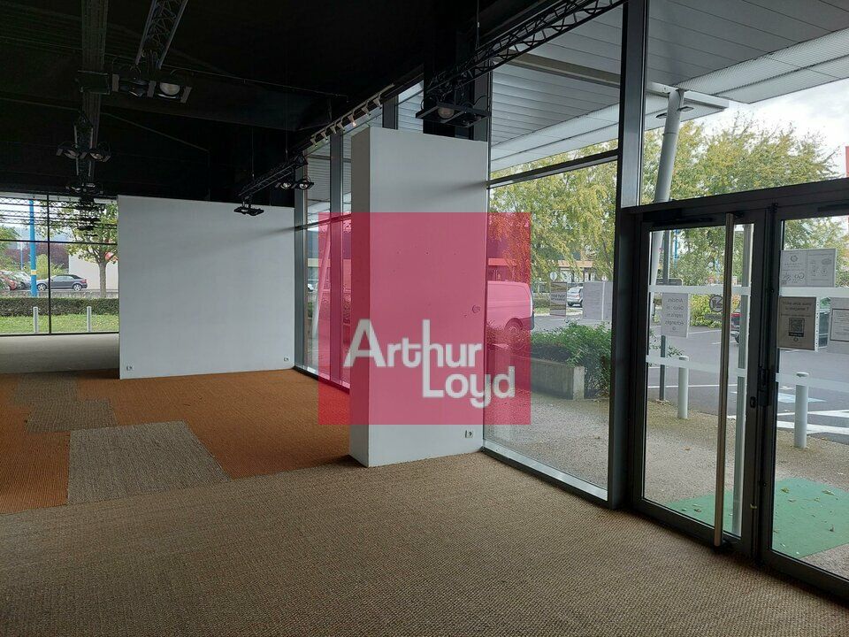 Location local commercial 678 m² non divisibles