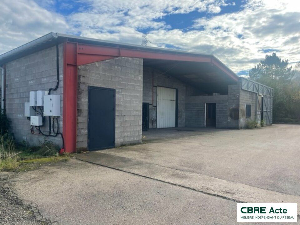 Location local d''activites 834.8 m² non divisibles